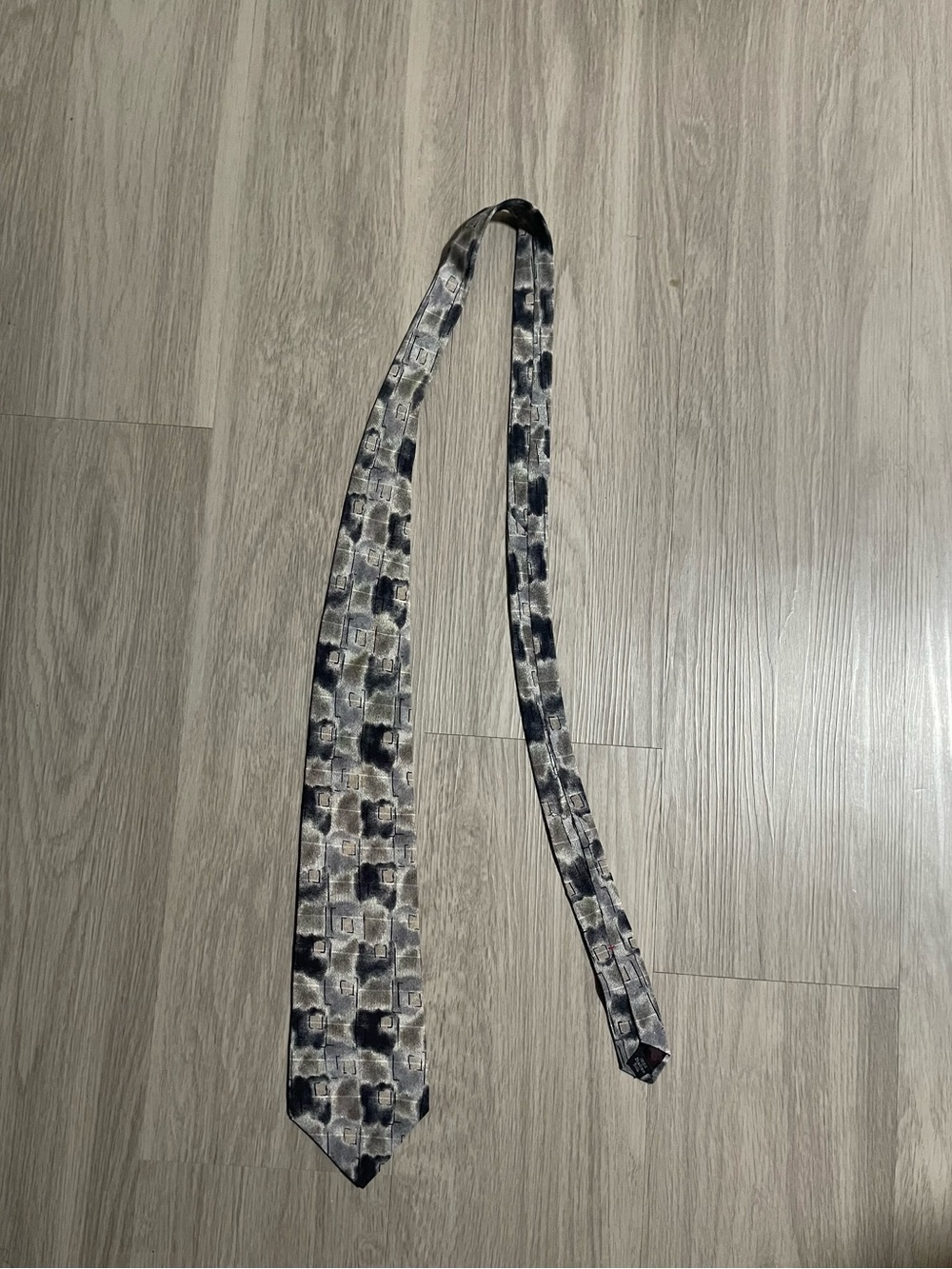 Classic Geometric Pattern Men's Tie - Picture 4 of 5